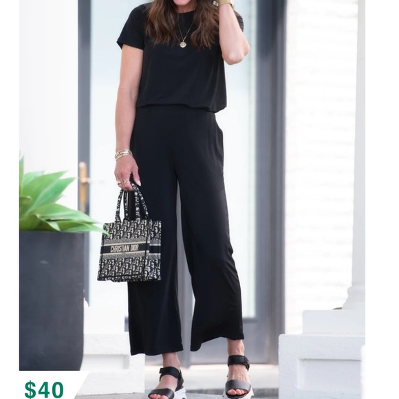 Essential crop pant. Size Medium. NWT - Picture 2 of 3